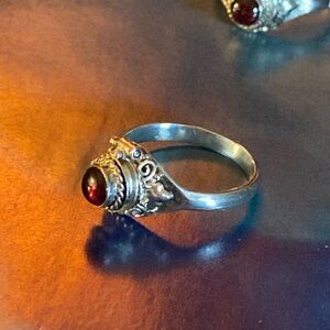 Poison rings 925 silver round purple gems size 7.5 to 4.5